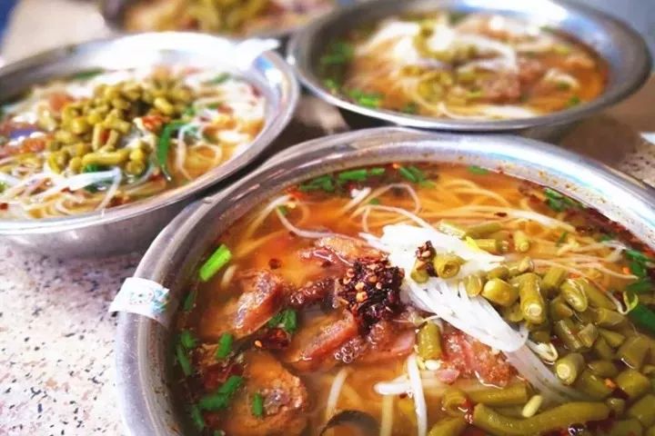 柳州螺蛳粉小城记忆,一碗螺蛳粉来一座城
