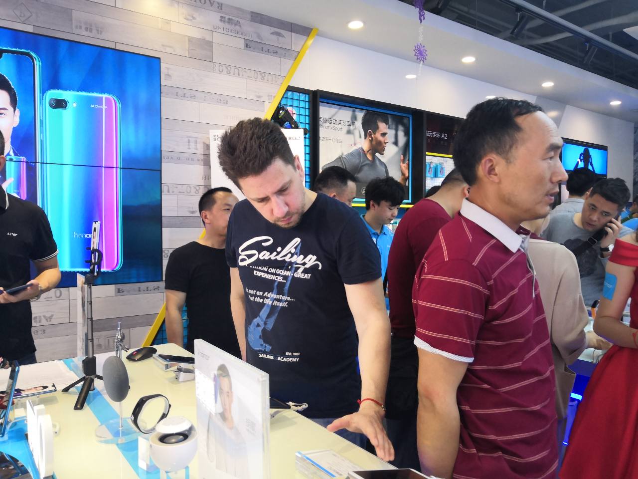 荣耀10卖皮肤,荣耀10去哪里买最便宜