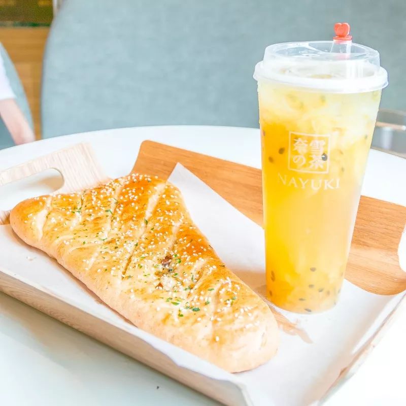 魔都第2家奈雪终于开了，还带来霸气杨梅，喝了会上瘾！