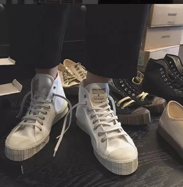 夏日必备大牌帆布鞋时髦又百搭,基础款帆布鞋春夏简约百搭