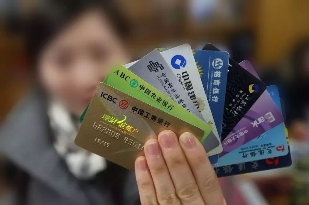 卡跟手机放一起会消磁吗,磁铁放一块会消磁吗