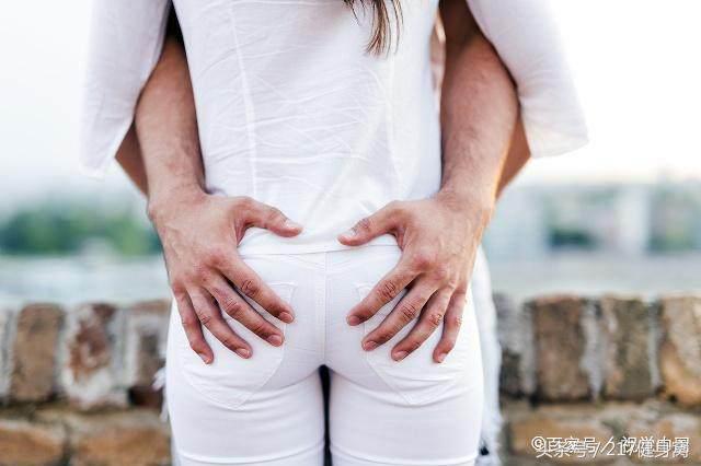 让男人锻炼的最好方法,男人在床上练5个懒人动作