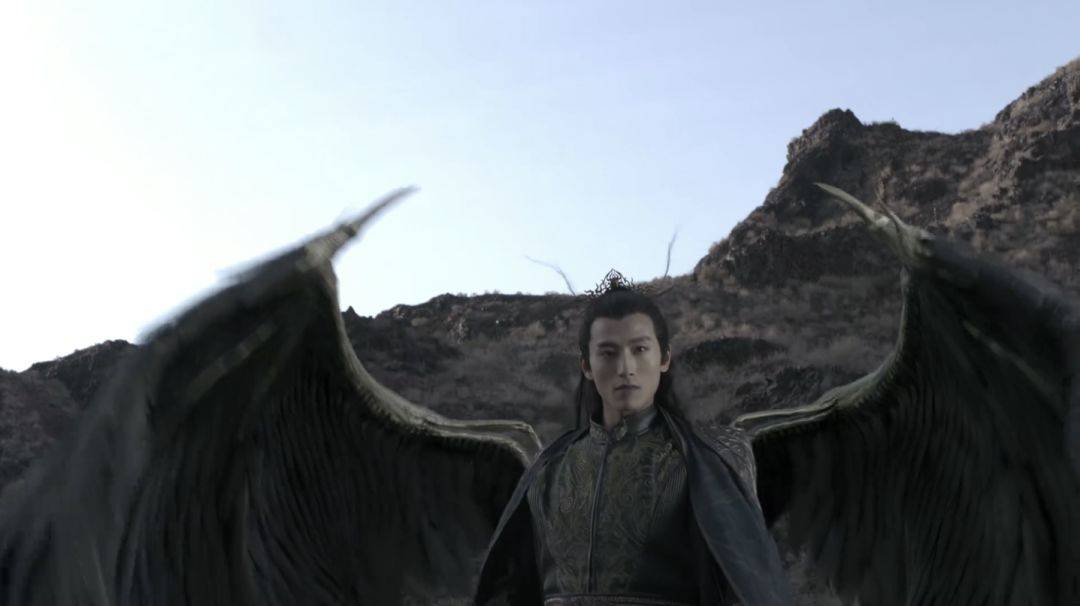 有本事你就上天，结果《莽荒纪》里的他挥着翅膀一直在天上飞！