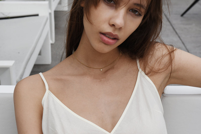 唐嫣同款钻石锁骨项链中国黄金,唐嫣同款女士经典圆形单钻项链