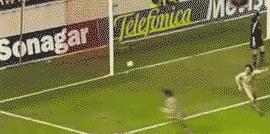 小罗挑球凌空抽射,足球技巧小罗野球