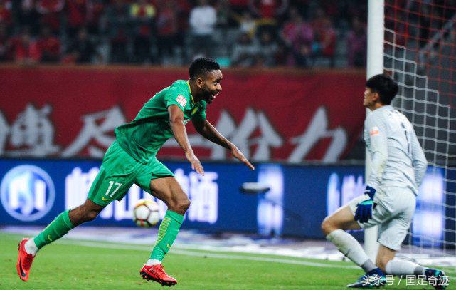 上港新援24分钟征服中超视频,中国第一前锋是哪个球员