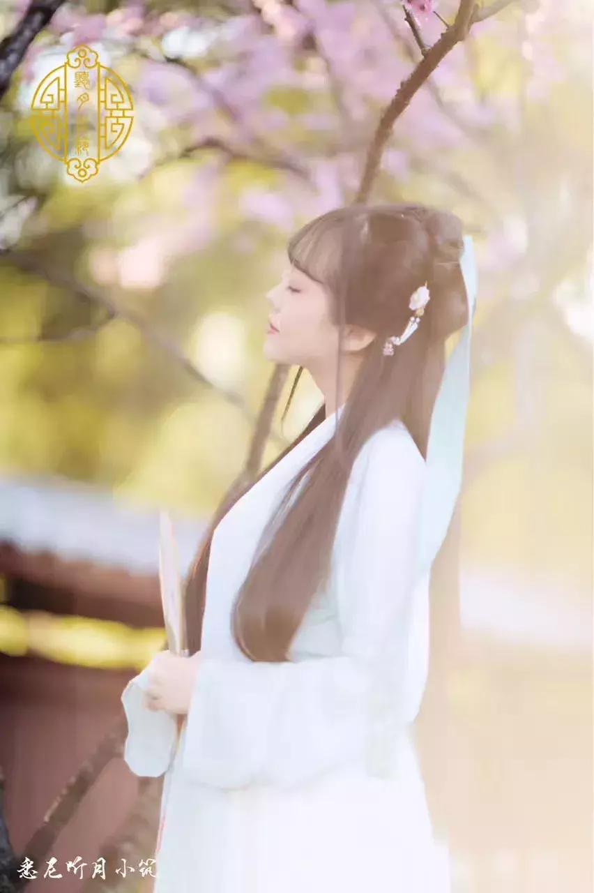 中国姑娘汉服惊呆外国人视频,中国姑娘在国外街头穿汉服惊艳了