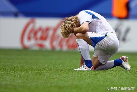 足球场上的催人泪下的瞬间,足球赛场十大感人时刻