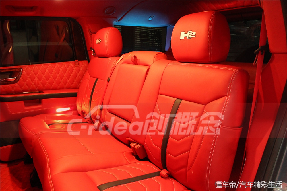 悍马H2顶级改装内饰,悍马h2内饰大屏幕