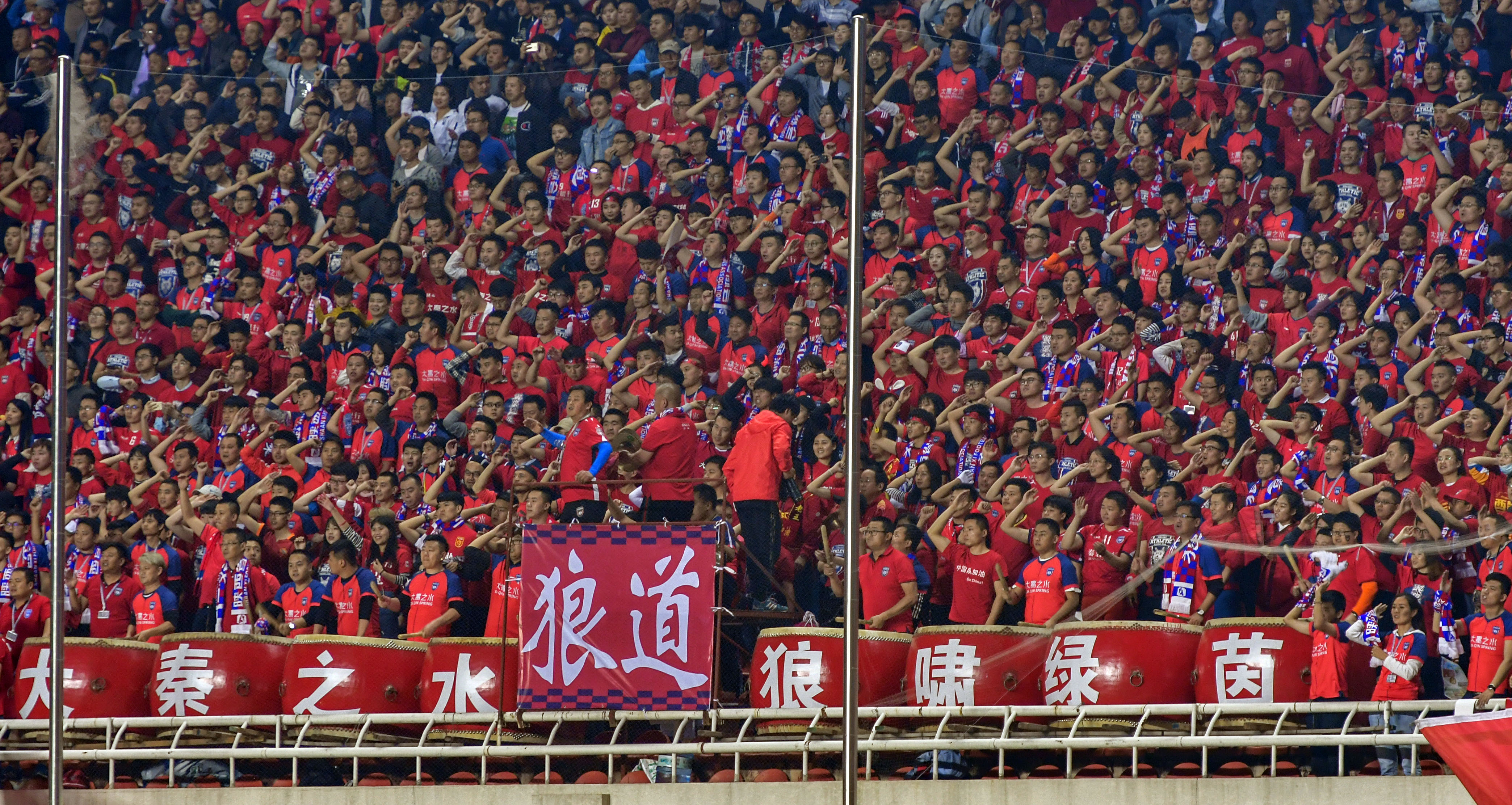 为足球狂欢！因热爱无悔！让大西安的金牌球市告诉你什么叫忠诚！