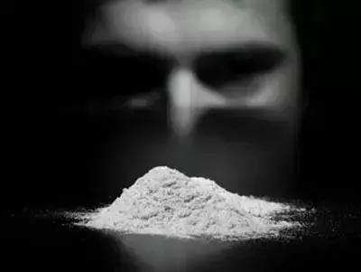 男子吸毒后欲火焚身，“恩爱”后女子死在床上，揭吸毒的危害：感染性疾病