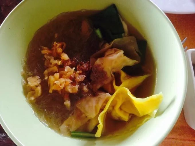 衣冠不整恕不招待厨师,衣冠不整不让进的饭店