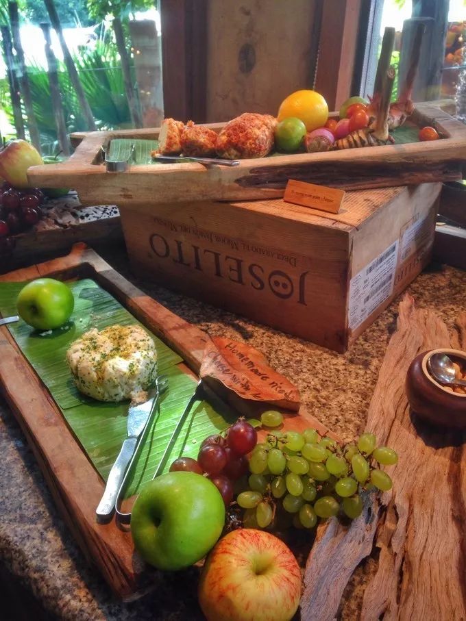 衣冠不整恕不招待厨师,衣冠不整不让进的饭店