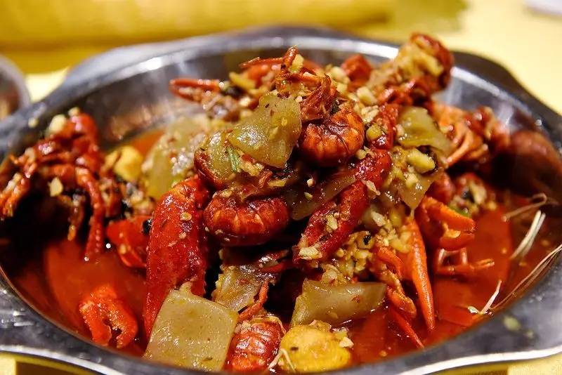 湖南魔芋豆腐龙虾的家常做法,龙虾放魔芋豆腐韭菜的做法