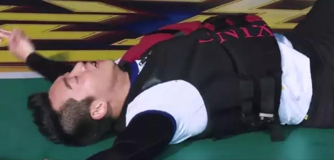 和TFboys年纪相仿的他，C位出道后热衷公益，网友：他会红