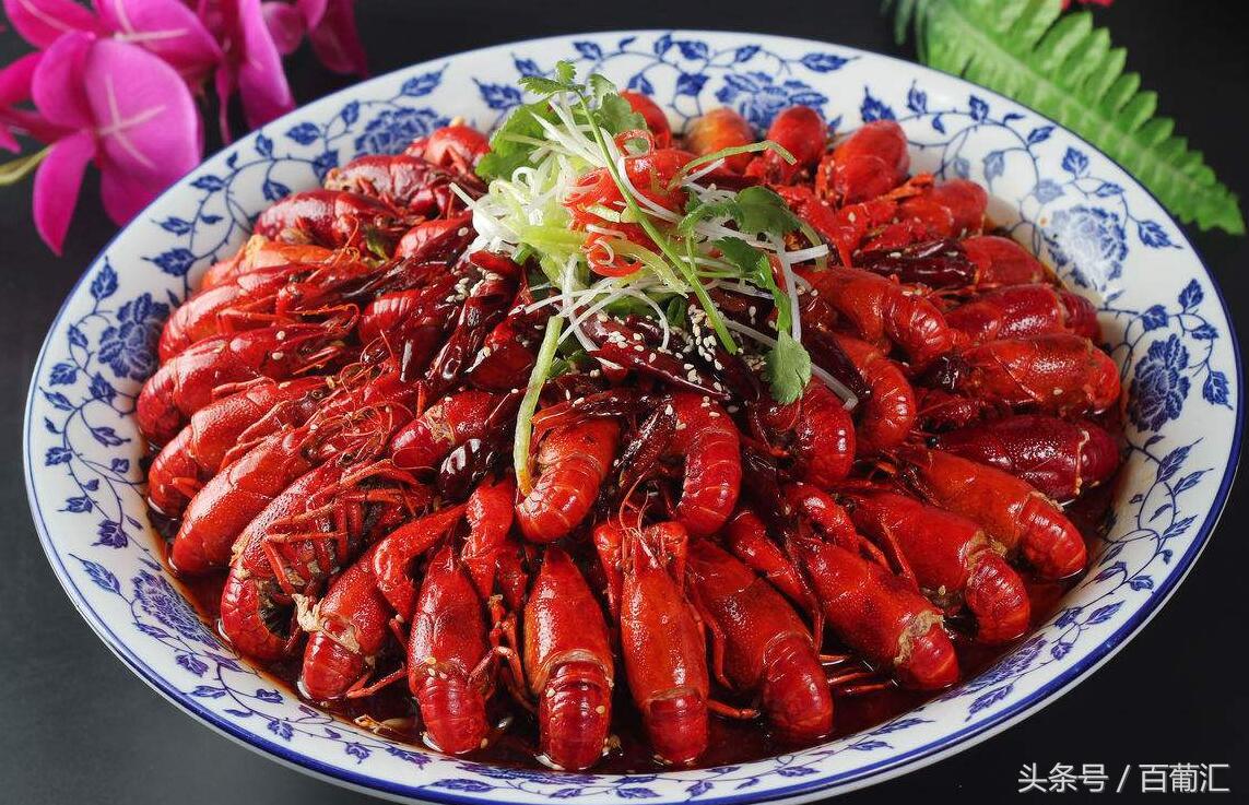 在家看电视和睡觉吃零食,在家看电视吃苹果