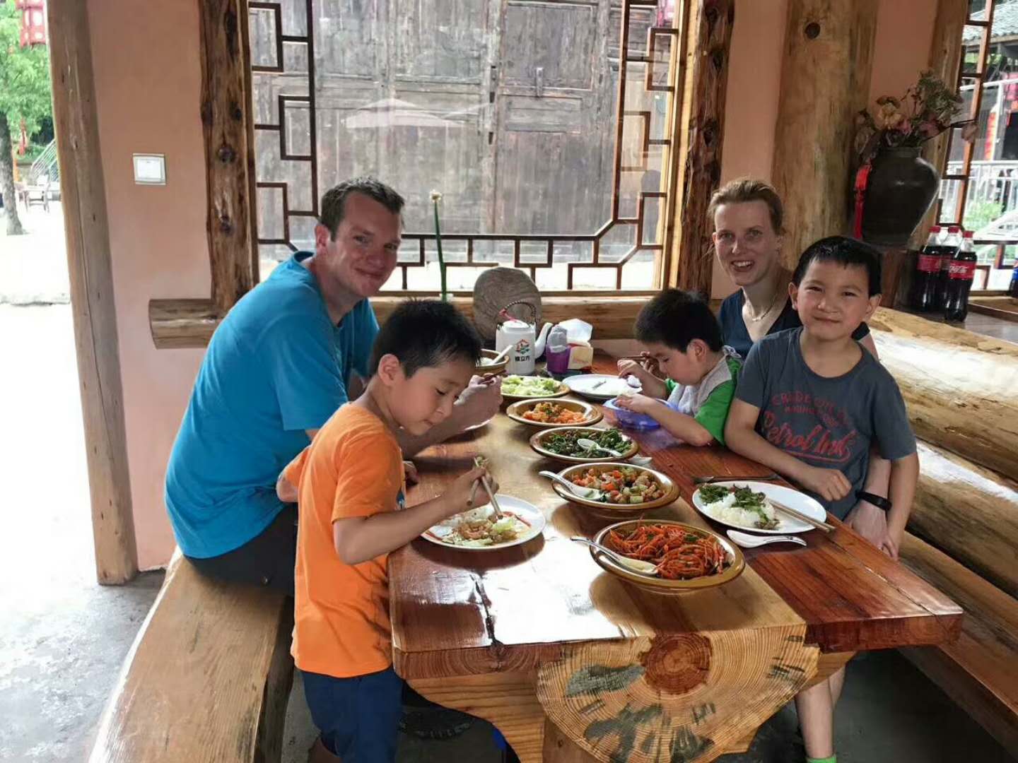 情侣出游张家界,张家界镜立方山居彩虹屋