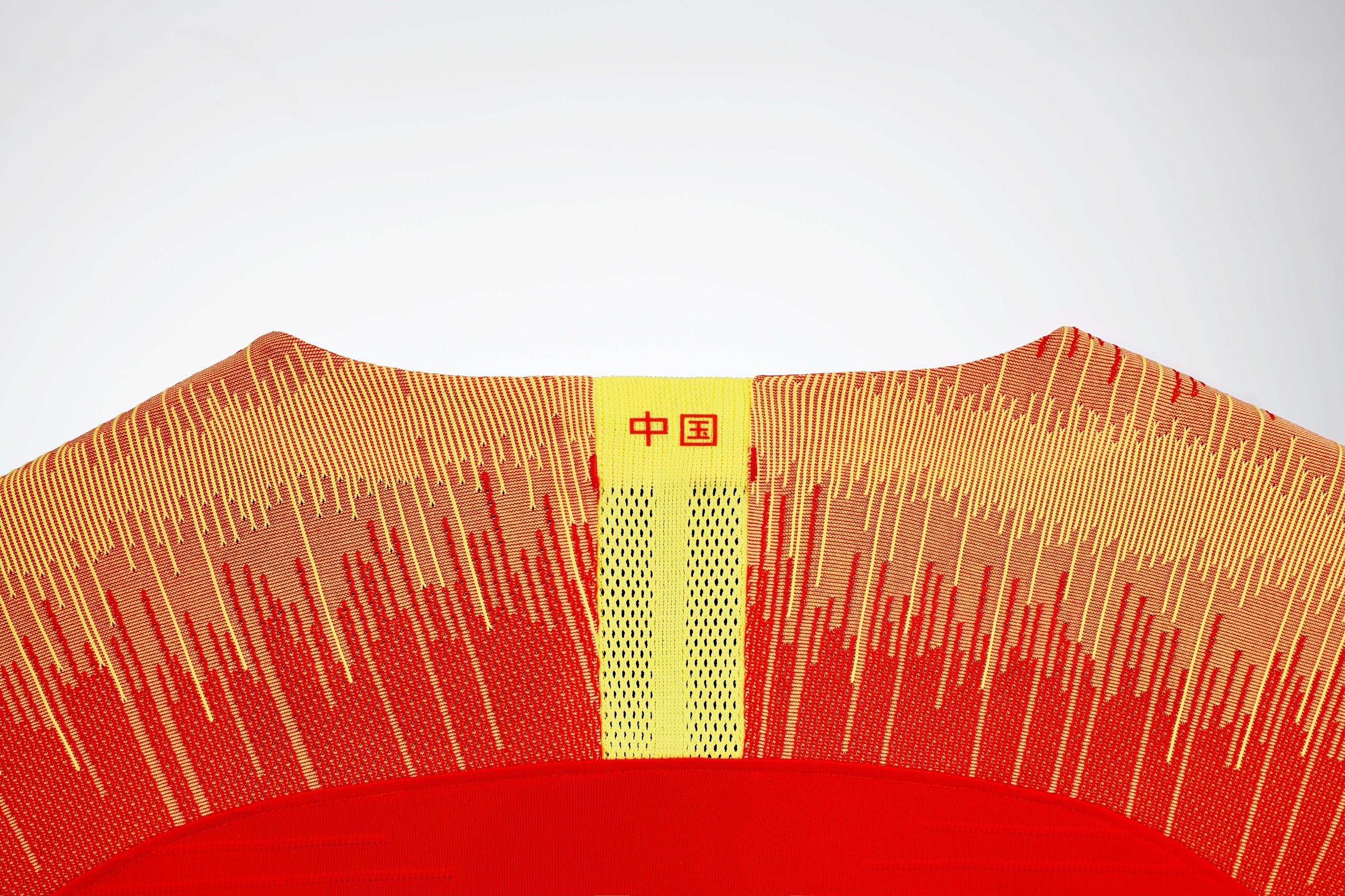 鐢疯冻瑁ゅ瓙,涓浗鐢疯冻闃熸湇绾㈣。鐧借￥