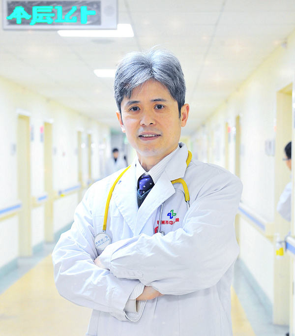 84岁老人局部麻醉坐着开膛破肚做肠梗阻手术是一种什么体验？