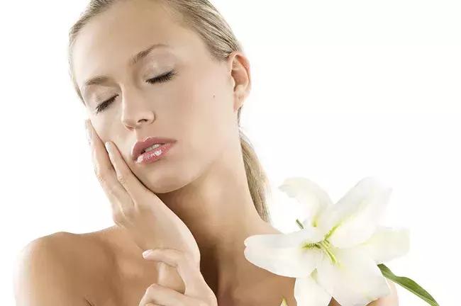 蔻皙，你的雀斑是“内因因素”还是“外因因素”？