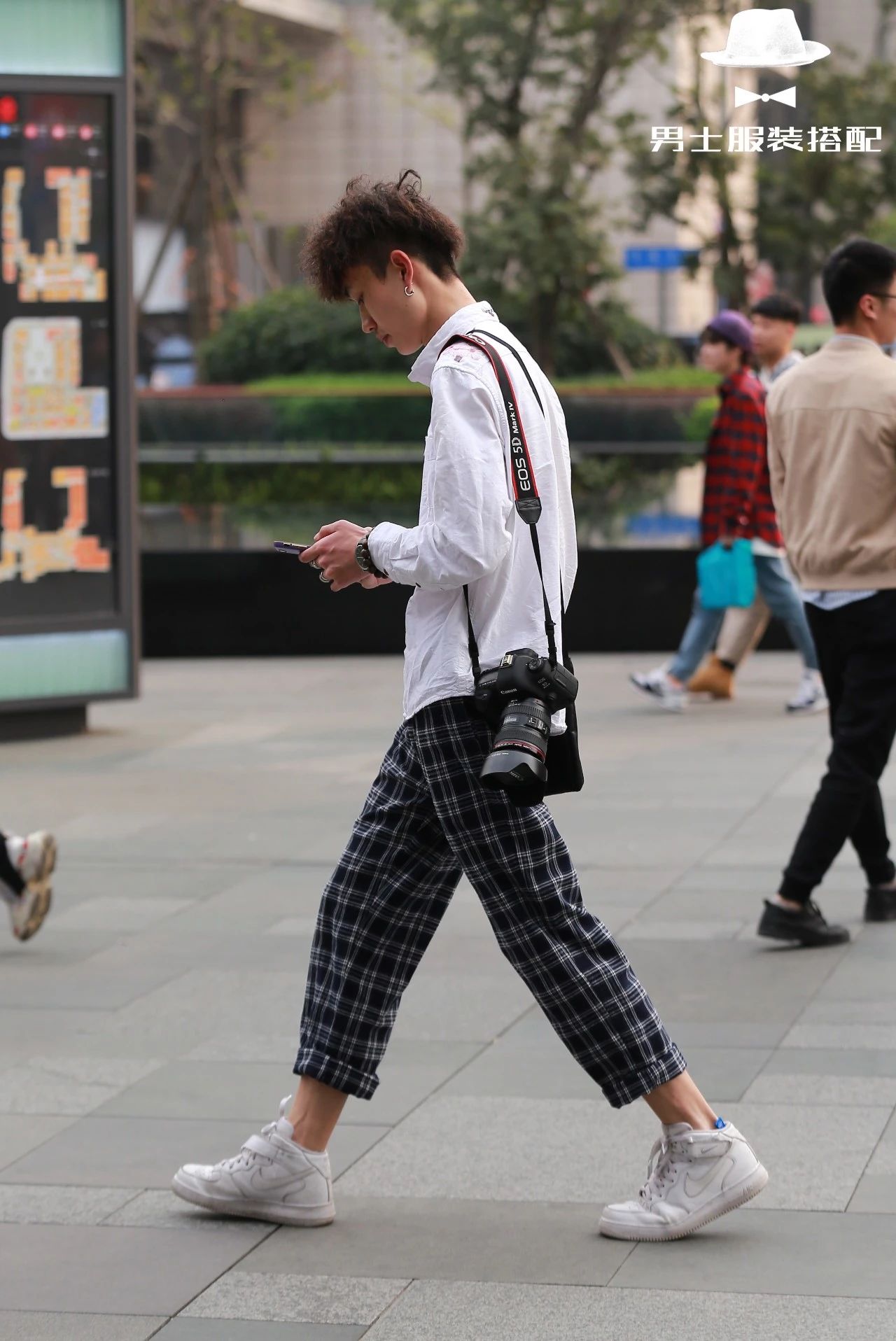 一件配饰提升整个气质,一件精致的配饰瞬间成为时尚有品