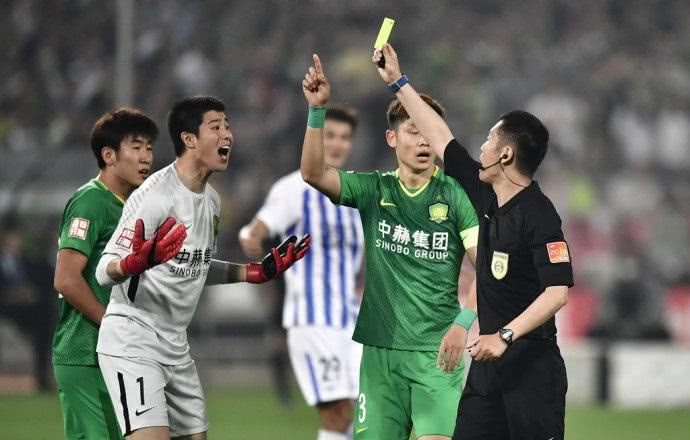 上海裁判夺走国安3分!扎哈维争议性进球,王迪拒绝视频录像!