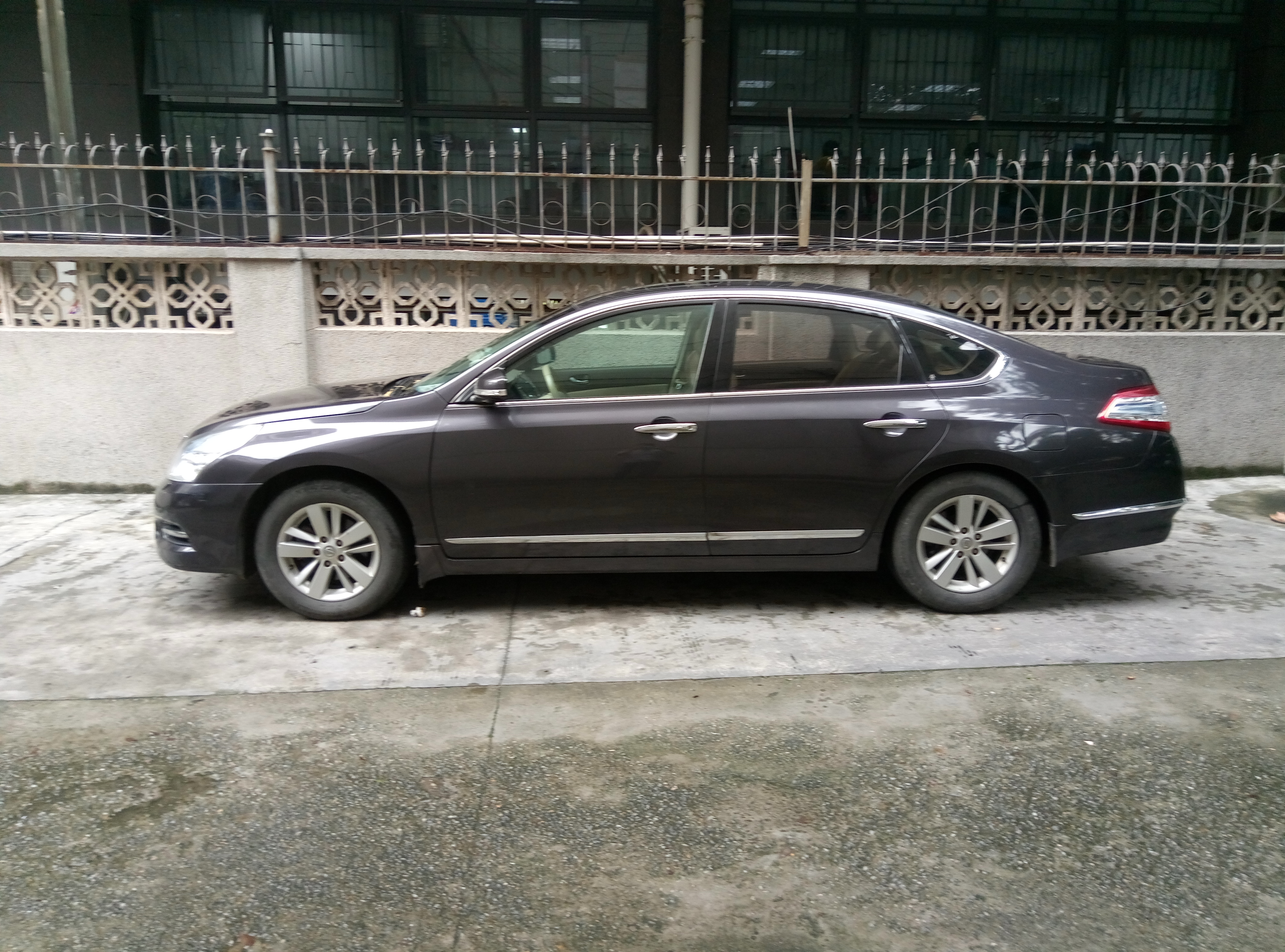 11年2.5天籁卖多少钱,11年的2.5天籁还值得买吗