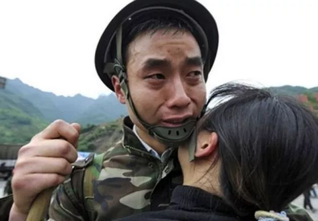 汶川感人催人泪下的事,汶川令人瞬间泪下的故事