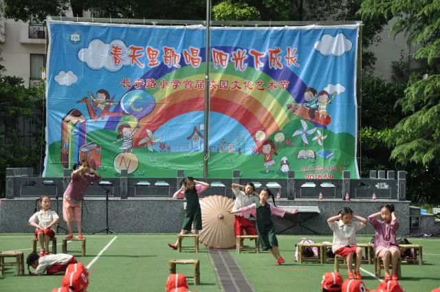 阳光下的成长艺术节,春天里歌唱活动