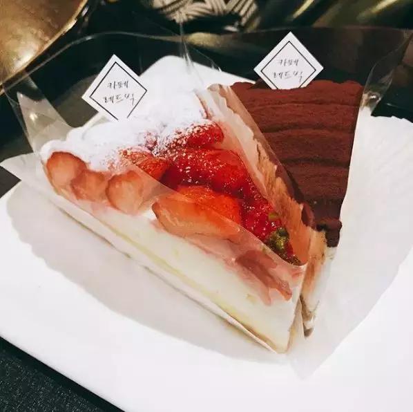 为喜欢自拍的小仙女打造的咖啡店！据说90%的韩国妹子都去打过卡