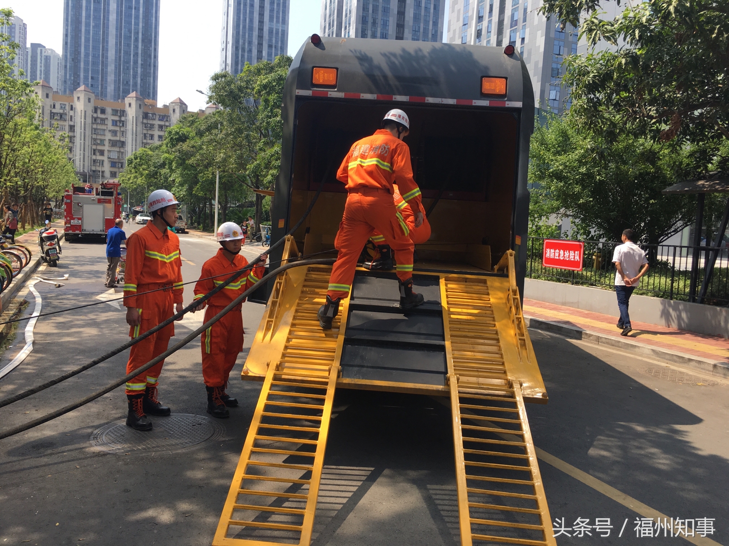 上海黄浦江防汛应急演练,上海防汛抢险通道