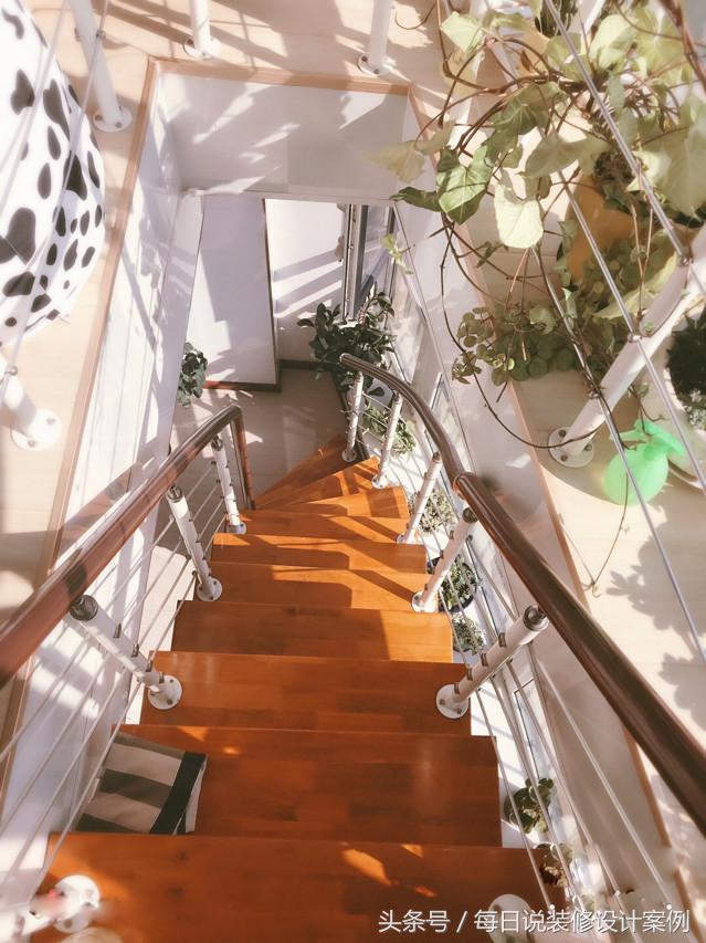 表姐花了35W买的复式单身公寓，空调藏飘窗里，估计你们没见过！