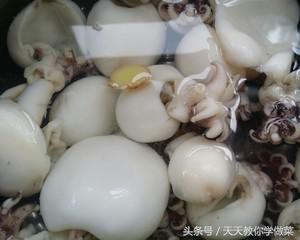 铁板酱爆墨鱼仔,酱爆墨鱼仔做法介绍