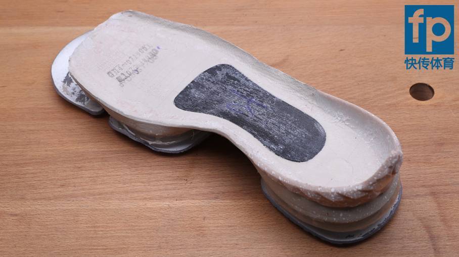 中底材料哪个最强,中底缓震好的球鞋