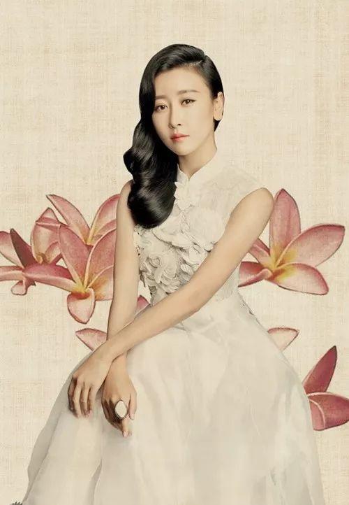 胸大无脑，嗲精附身，演坏女人成名的她居然还“真空照”上热搜了