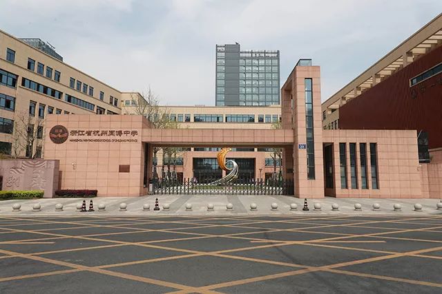 “校长在线”来了，快为闻涛中学男神校长打call~