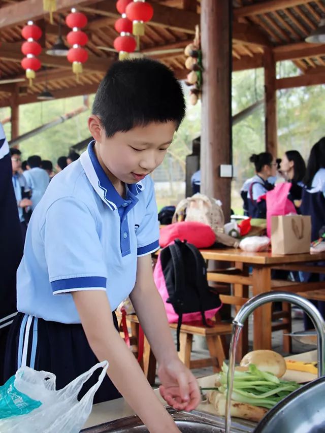 “校长在线”来了，快为闻涛中学男神校长打call~