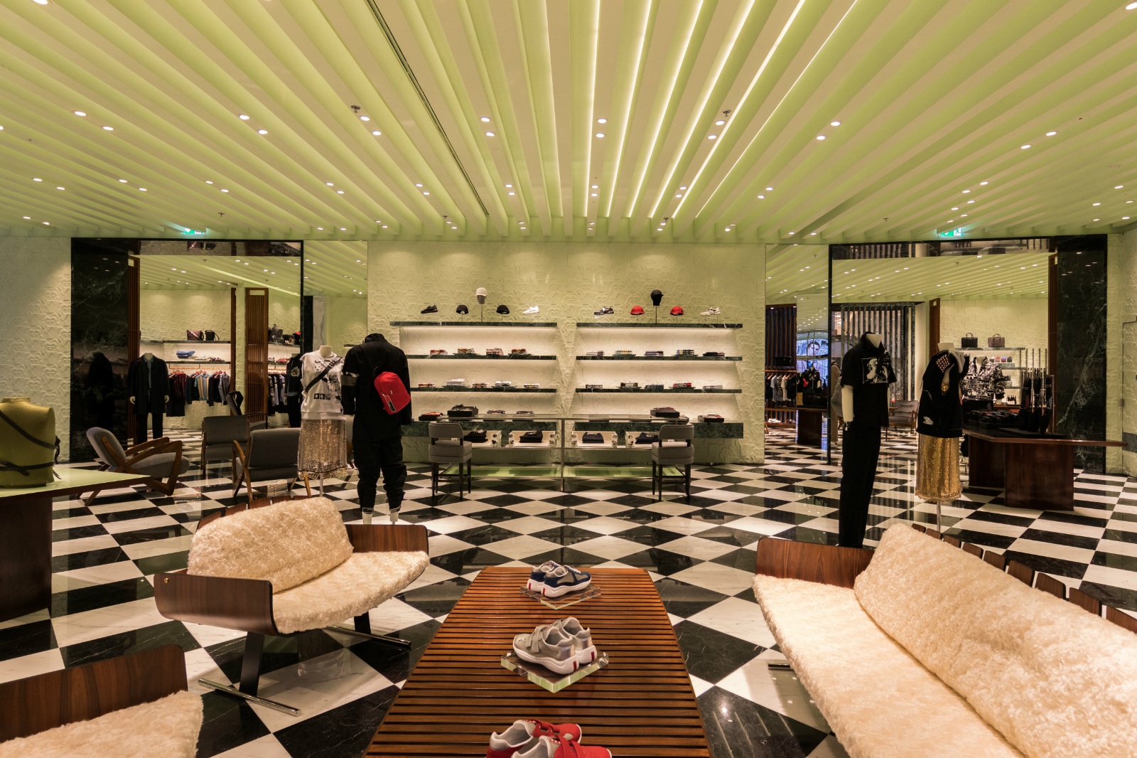 prada海外旗舰店,prada官方旗舰店女装直播