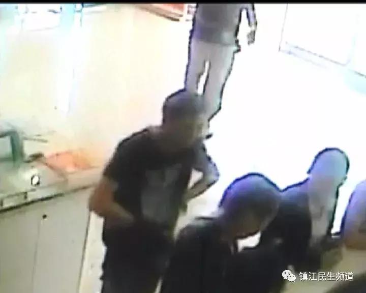 看的急死了!为了26万镇江警察PK“天津警察”,还被人各种嫌弃