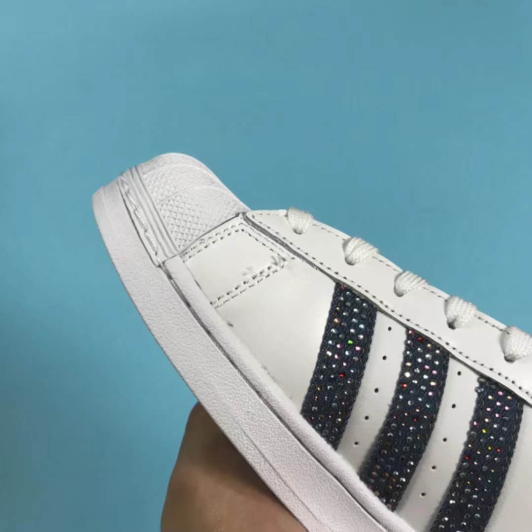 阿迪达斯adidas三叶草板鞋,阿迪达斯三叶草最新板鞋