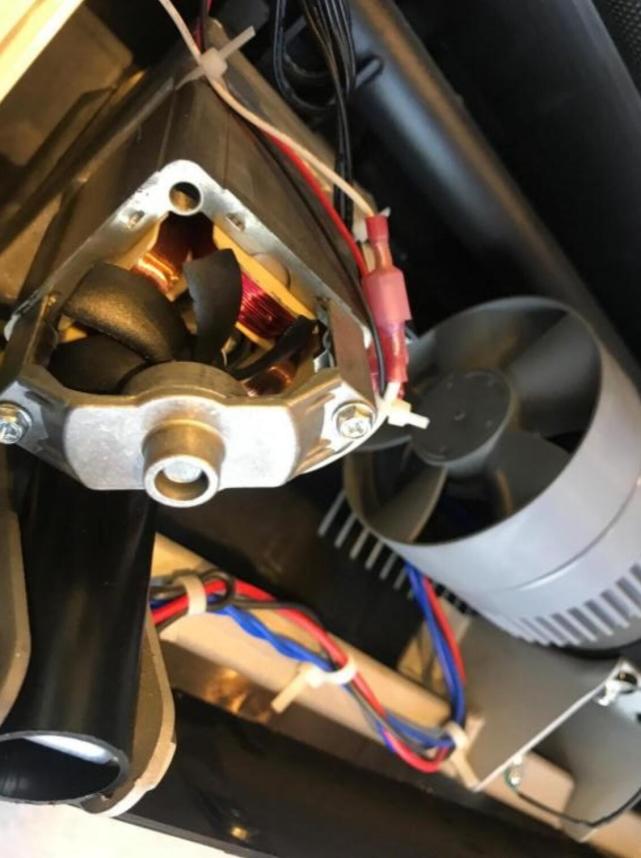 跑步机爱康和舒华哪个牌子好,爱康跑步机百乐福