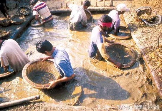 宝石城翡翠原石,斯里兰卡宝石矿区原石市场
