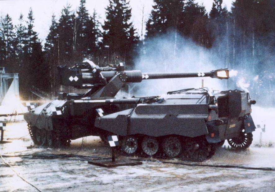 为什么坦克都选越野版,轻型坦克和轮式坦克哪个适应性强