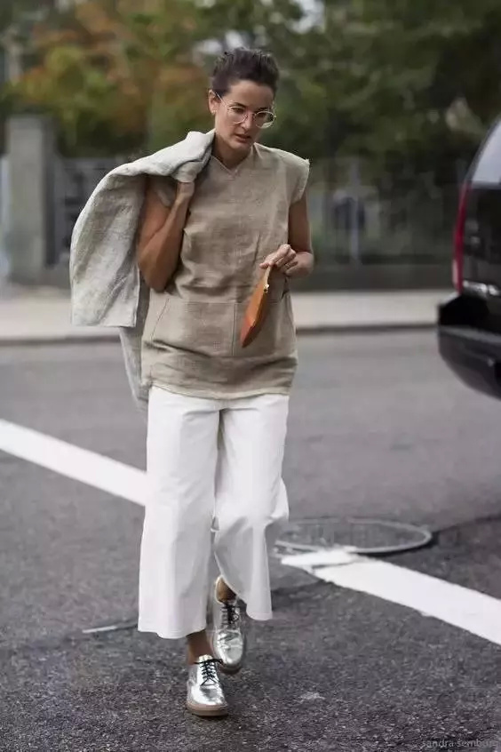 这个春夏时髦精都在穿这三种元素,夏日穿搭胖胖的中性风裤子