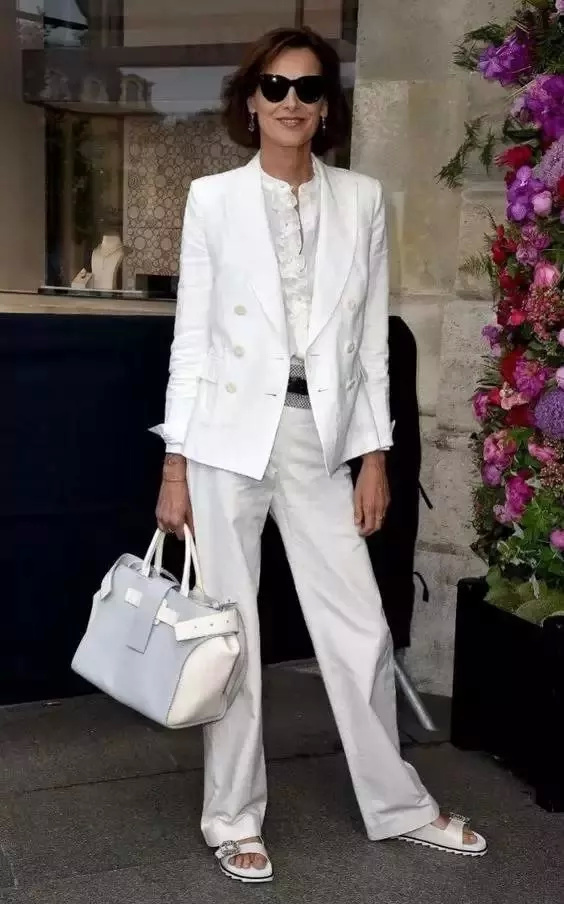 这个春夏时髦精都在穿这三种元素,夏日穿搭胖胖的中性风裤子