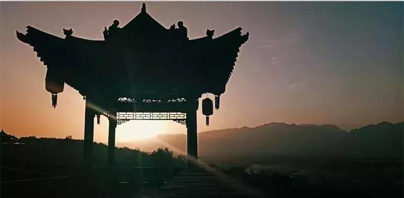 宕囧畞鍙ゅ牎澶滄櫙,宕囧畞鍙ゅ牎