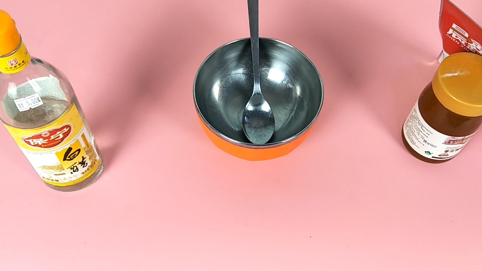 把白醋和蜂蜜放一起,蜂蜜和白醋一起兑开水喝功效