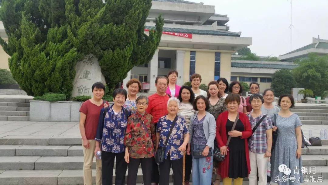 两千年前的南阳人就穿超短裙，吃羊肉串，踢足球……引领天下时尚