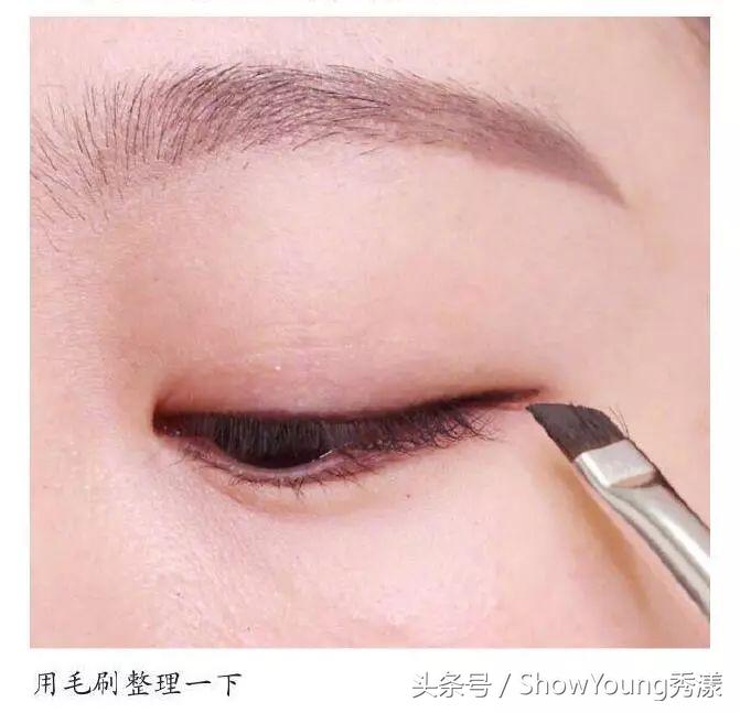 如何用美宝莲眼线膏画出完美眼线,如何用眼线膏画出超美的眼线