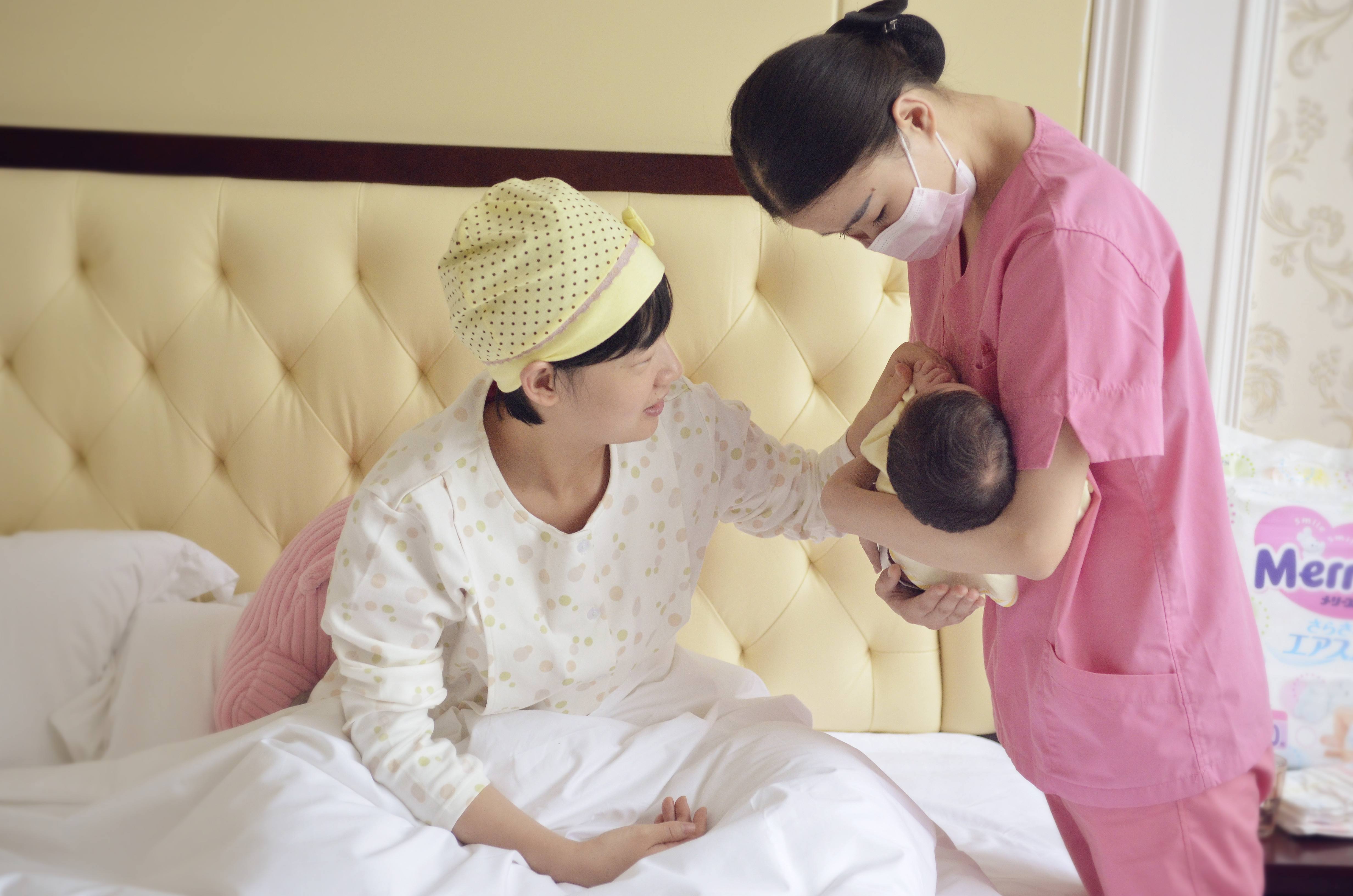 宝宝后脑勺睡平了有什么危害,一岁半宝宝后脑勺突出还能睡平吗